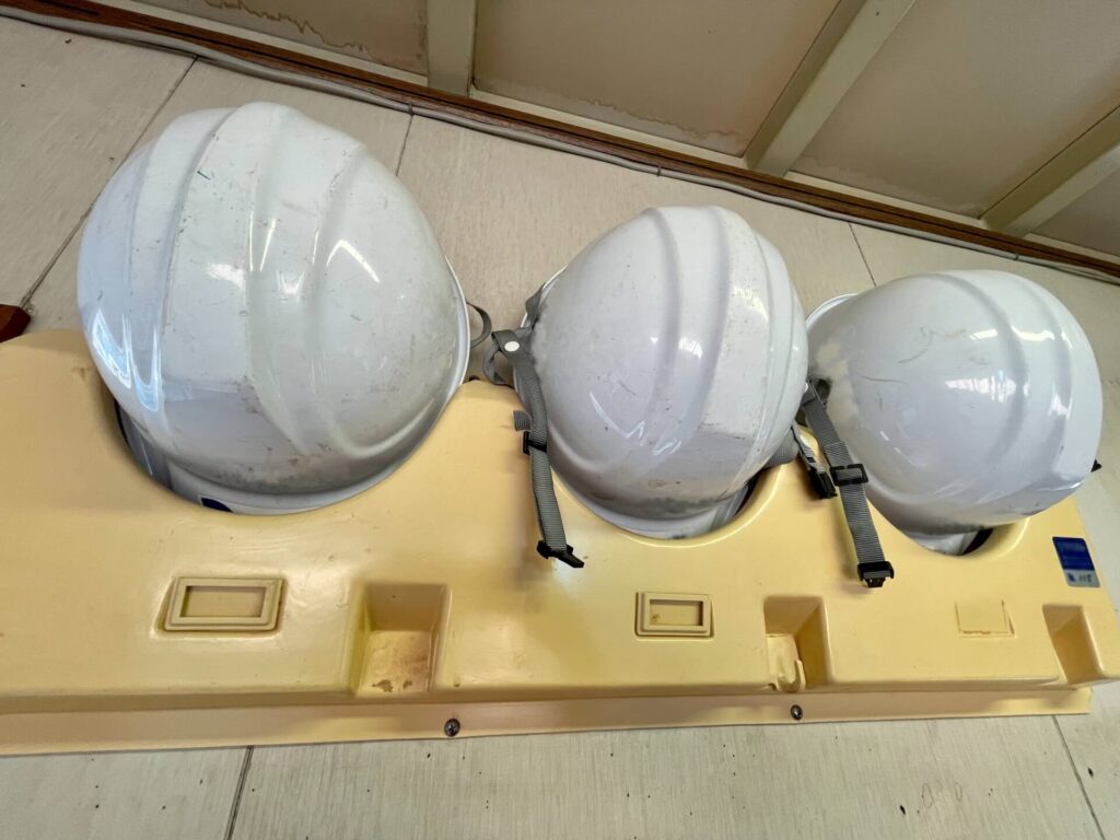 事務所のヘルメット置場